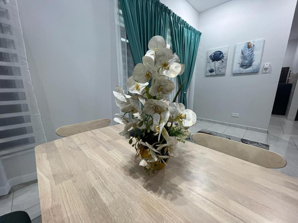 D'Sara Homestay Fully Furnished 3 Bedrooms All Aircond 2 Miles Centre Chukai المظهر الخارجي الصورة
