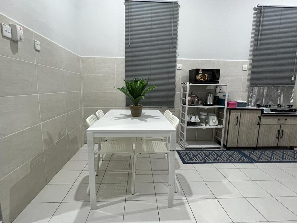 D'Sara Homestay Fully Furnished 3 Bedrooms All Aircond 2 Miles Centre Chukai المظهر الخارجي الصورة