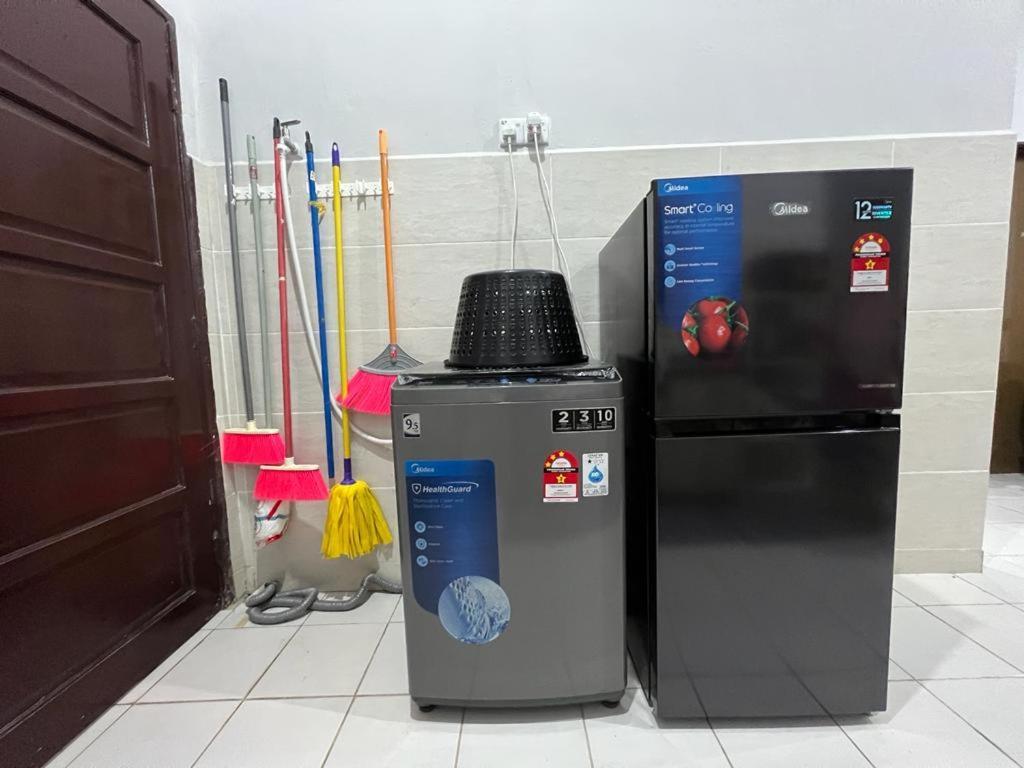 D'Sara Homestay Fully Furnished 3 Bedrooms All Aircond 2 Miles Centre Chukai المظهر الخارجي الصورة