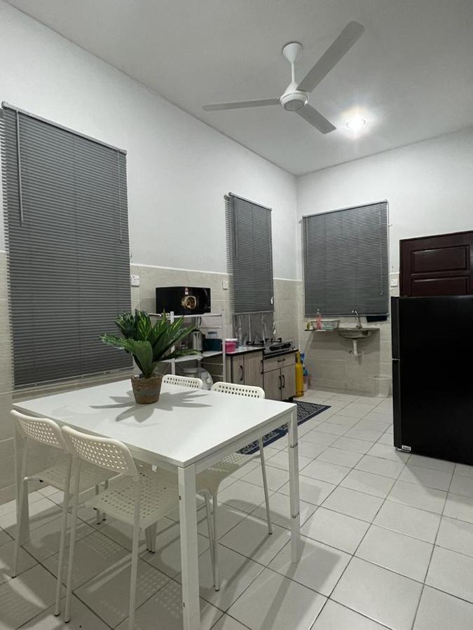 D'Sara Homestay Fully Furnished 3 Bedrooms All Aircond 2 Miles Centre Chukai المظهر الخارجي الصورة