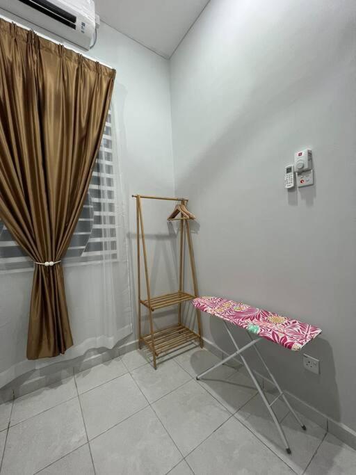 D'Sara Homestay Fully Furnished 3 Bedrooms All Aircond 2 Miles Centre Chukai المظهر الخارجي الصورة