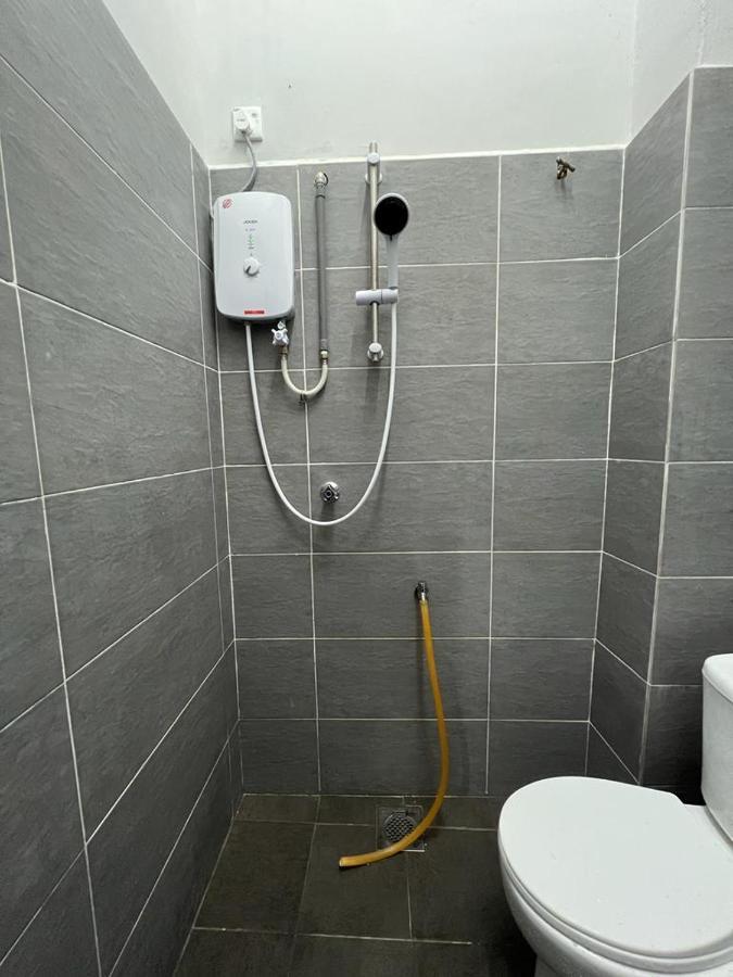 D'Sara Homestay Fully Furnished 3 Bedrooms All Aircond 2 Miles Centre Chukai المظهر الخارجي الصورة