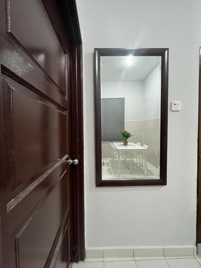 D'Sara Homestay Fully Furnished 3 Bedrooms All Aircond 2 Miles Centre Chukai المظهر الخارجي الصورة