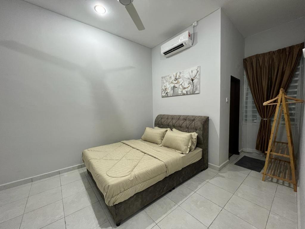 D'Sara Homestay Fully Furnished 3 Bedrooms All Aircond 2 Miles Centre Chukai المظهر الخارجي الصورة