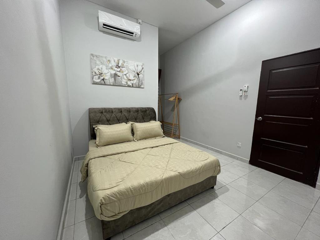 D'Sara Homestay Fully Furnished 3 Bedrooms All Aircond 2 Miles Centre Chukai المظهر الخارجي الصورة