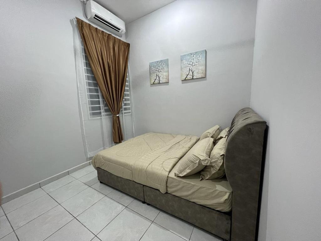 D'Sara Homestay Fully Furnished 3 Bedrooms All Aircond 2 Miles Centre Chukai المظهر الخارجي الصورة
