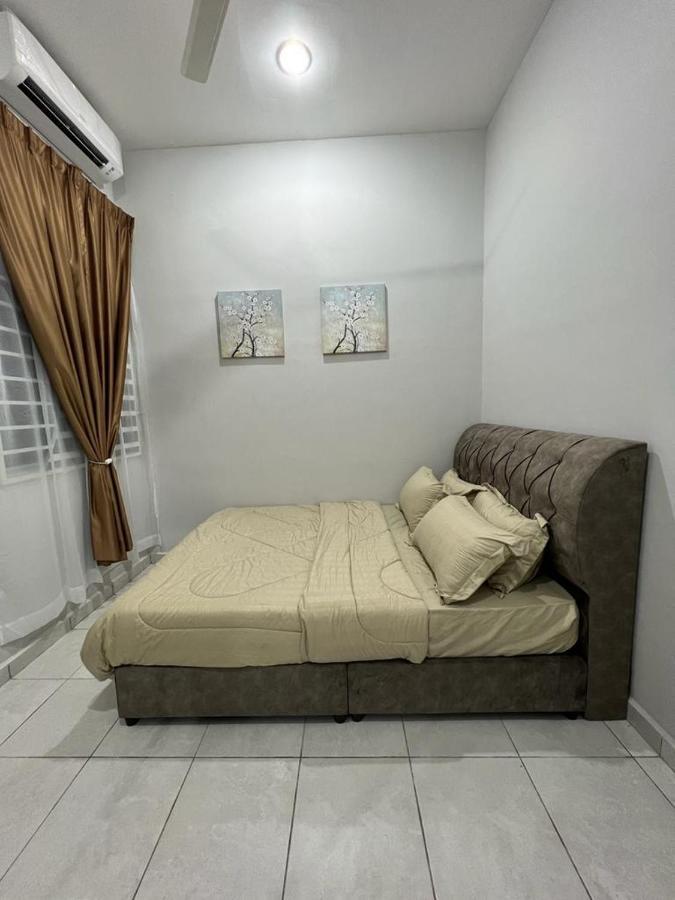 D'Sara Homestay Fully Furnished 3 Bedrooms All Aircond 2 Miles Centre Chukai المظهر الخارجي الصورة