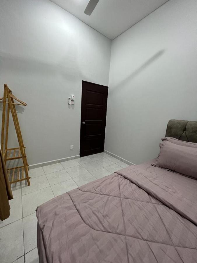D'Sara Homestay Fully Furnished 3 Bedrooms All Aircond 2 Miles Centre Chukai المظهر الخارجي الصورة