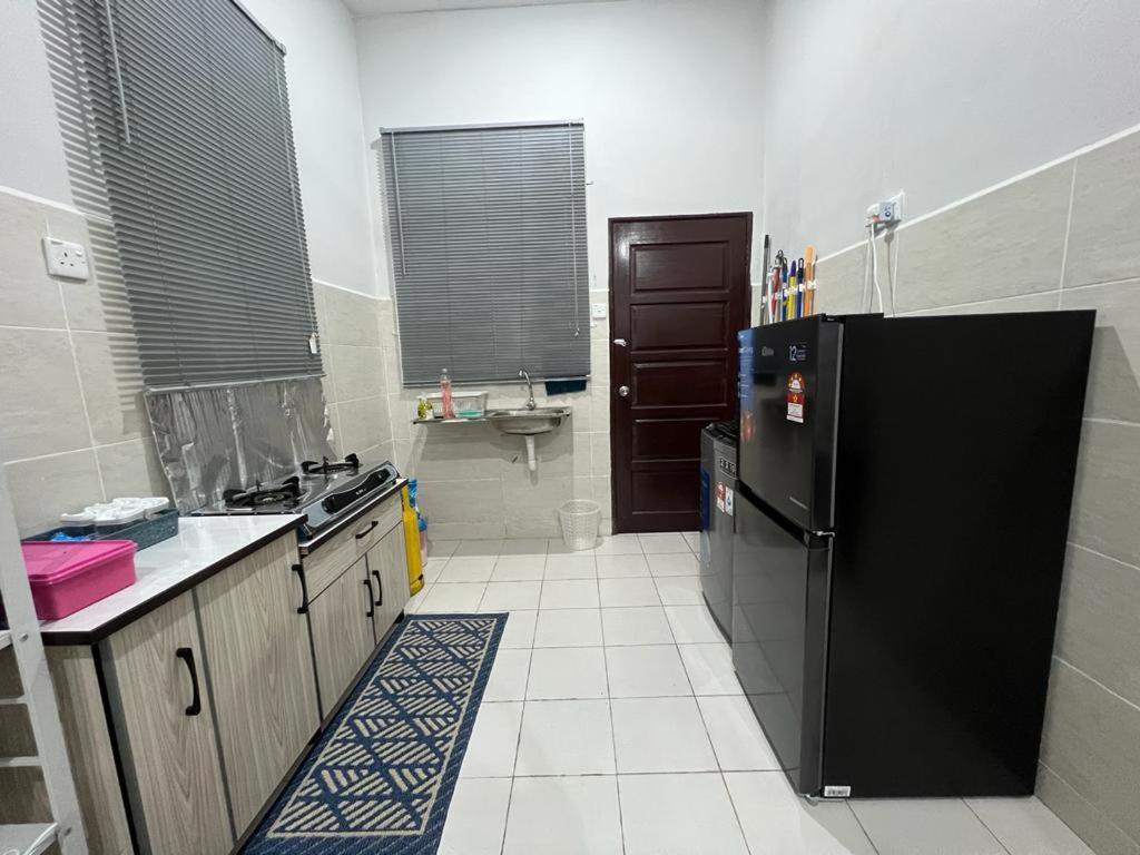 D'Sara Homestay Fully Furnished 3 Bedrooms All Aircond 2 Miles Centre Chukai المظهر الخارجي الصورة