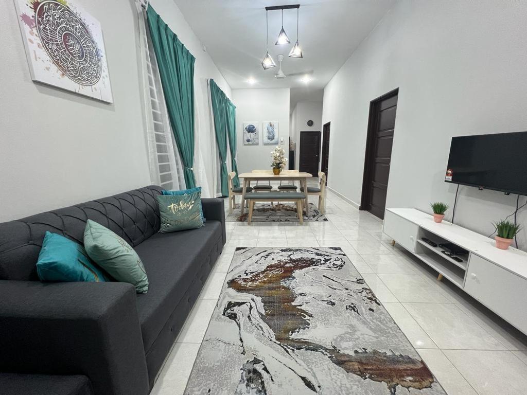 D'Sara Homestay Fully Furnished 3 Bedrooms All Aircond 2 Miles Centre Chukai المظهر الخارجي الصورة