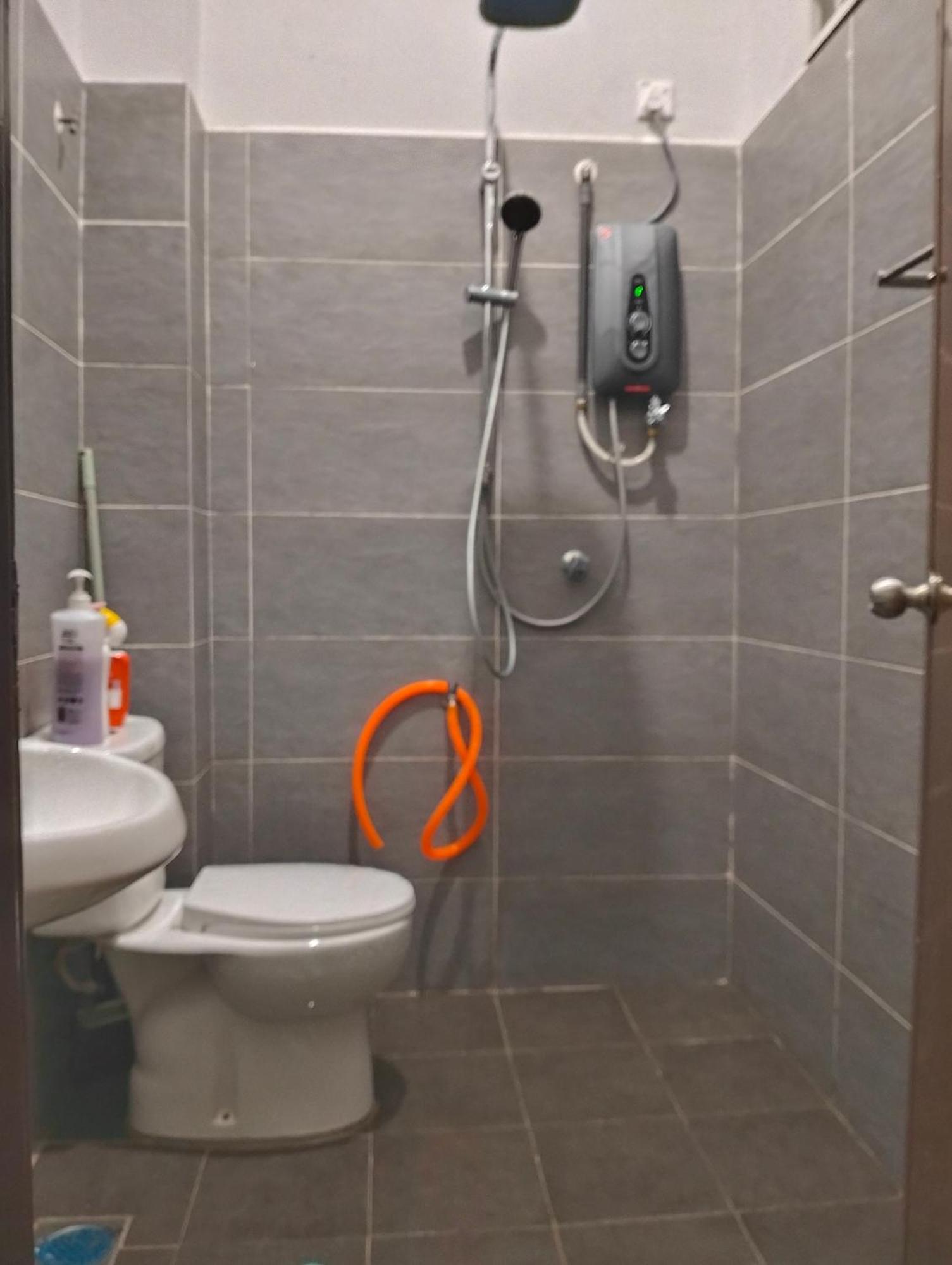 D'Sara Homestay Fully Furnished 3 Bedrooms All Aircond 2 Miles Centre Chukai المظهر الخارجي الصورة